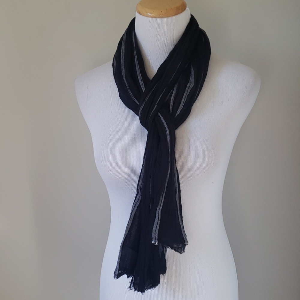 Black and gray scarf